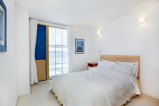  Image of 3 bedroom Flat to rent in West Parkside London SE10 at Greenwich Millennium Village  London, SE10 0RU