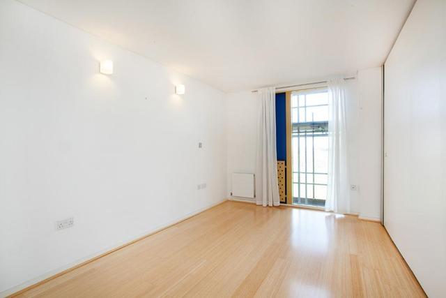  Image of 3 bedroom Flat to rent in West Parkside London SE10 at Greenwich Millennium Village  London, SE10 0RU