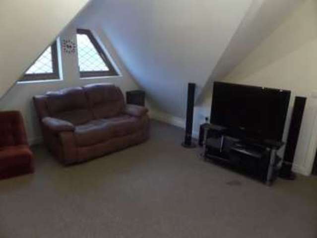  Image of 1 bedroom Flat to rent in West Road Westcliff-on-Sea SS0 at West Road  Westcliff-On-Sea, SS0 9DE