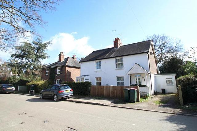  Image of 2 bedroom Detached house to rent in Peeks Brook Lane Horley RH6 at Peeks Brook Lane Burstow Horley, RH6 9ST
