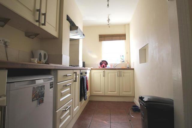  Image of 2 bedroom Detached house to rent in Peeks Brook Lane Horley RH6 at Peeks Brook Lane Burstow Horley, RH6 9ST