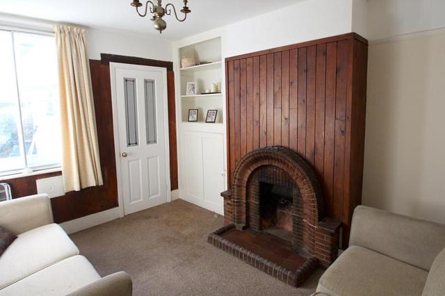  Image of 2 bedroom Detached house to rent in Peeks Brook Lane Horley RH6 at Peeks Brook Lane Burstow Horley, RH6 9ST