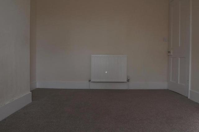 Image of 2 bedroom Detached house to rent in Peeks Brook Lane Horley RH6 at Peeks Brook Lane Burstow Horley, RH6 9ST