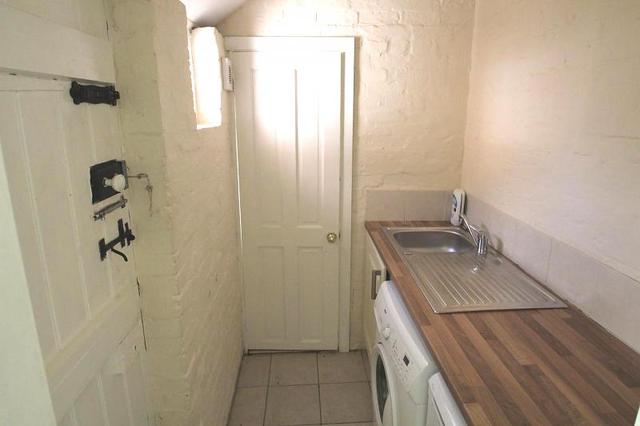  Image of 2 bedroom Detached house to rent in Peeks Brook Lane Horley RH6 at Peeks Brook Lane Burstow Horley, RH6 9ST