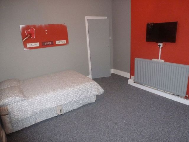  Image of 1 bedroom Flat to rent in Westminster Street Bensham Gateshead NE8 at Westminster Street Array Gateshead, NE8 4QH