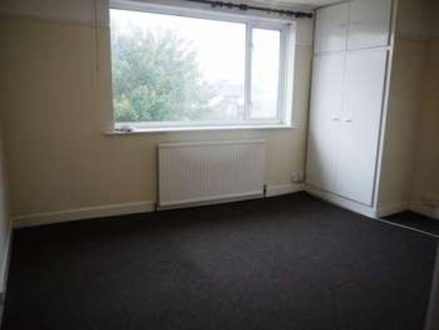  Image of Flat to rent in Weston Grove Road Southampton SO19 at Weston Grove Road  Southampton, SO19 9EL