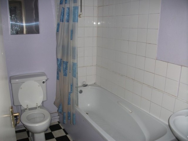  Image of 4 bedroom Terraced house to rent in Wetherby Place Burley Leeds LS4 at Wetherby Place  Leeds, LS4 2JG