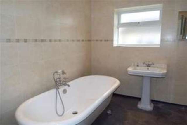  Image of 6 bedroom Detached house to rent in Willes Terrace Leamington Spa CV31 at Leamington Spa, CV31 1DL