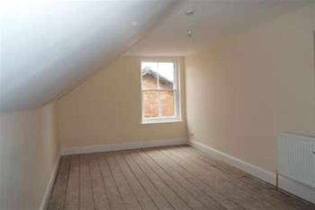 Image of 6 bedroom Detached house to rent in Willes Terrace Leamington Spa CV31 at Leamington Spa, CV31 1DL