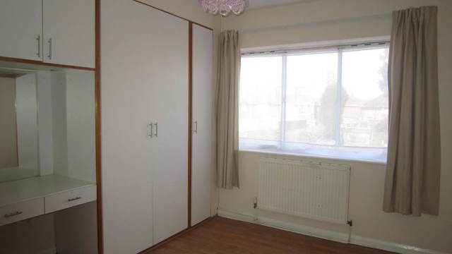  Image of 2 bedroom Maisonette for sale in Willow Tree Lane Yeading Hayes UB4 at Middlesex  Hayes, UB4 9BD