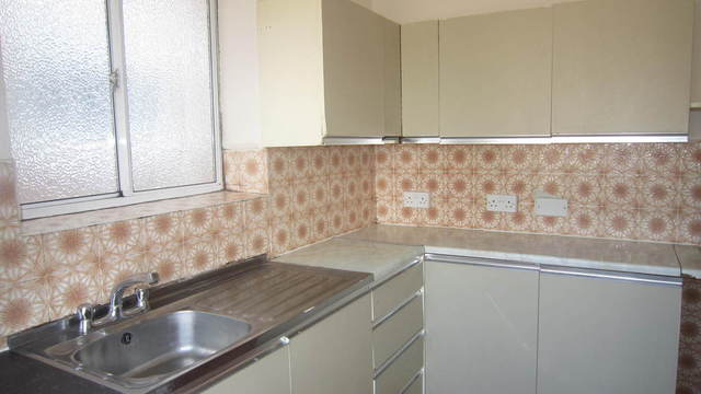  Image of 2 bedroom Maisonette for sale in Willow Tree Lane Yeading Hayes UB4 at Middlesex  Hayes, UB4 9BD