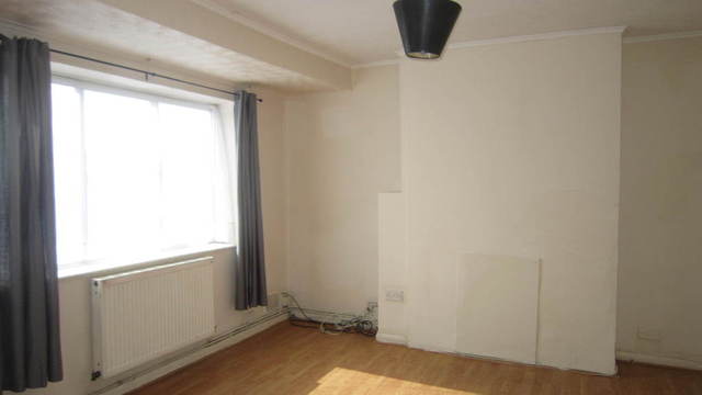  Image of 2 bedroom Maisonette for sale in Willow Tree Lane Yeading Hayes UB4 at Middlesex  Hayes, UB4 9BD