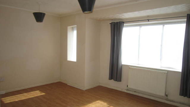  Image of 2 bedroom Maisonette for sale in Willow Tree Lane Yeading Hayes UB4 at Middlesex  Hayes, UB4 9BD