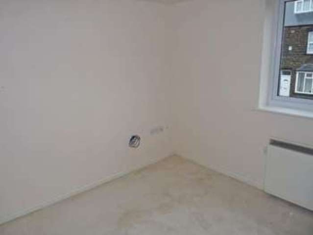  Image of 2 bedroom Flat to rent in Woodeson Lea Rodley Leeds LS13 at Woodeson Lea Rodley Leeds, LS13 1RJ