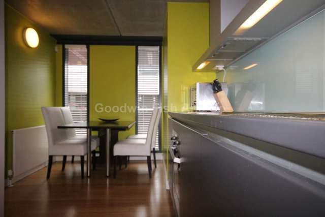  Image of 2 bedroom Apartment to rent in Woodfield Road Broadheath Altrincham WA14 at Woodfield Road  Altrincham, WA14 4RR