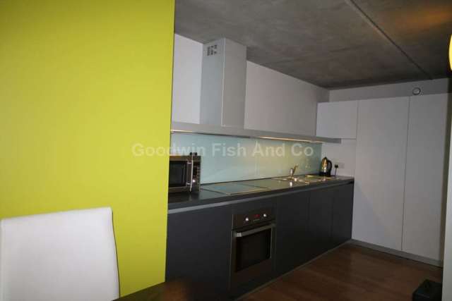 Image of 2 bedroom Apartment to rent in Woodfield Road Broadheath Altrincham WA14 at Woodfield Road  Altrincham, WA14 4RR