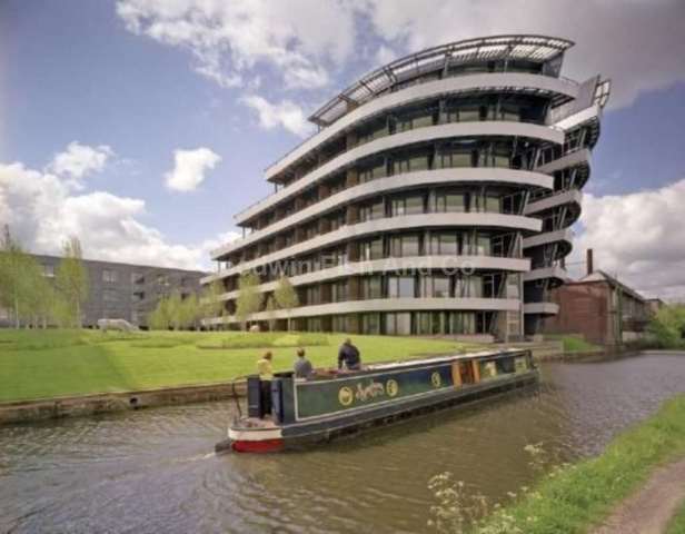  Image of 2 bedroom Apartment to rent in Woodfield Road Broadheath Altrincham WA14 at Woodfield Road  Altrincham, WA14 4RR