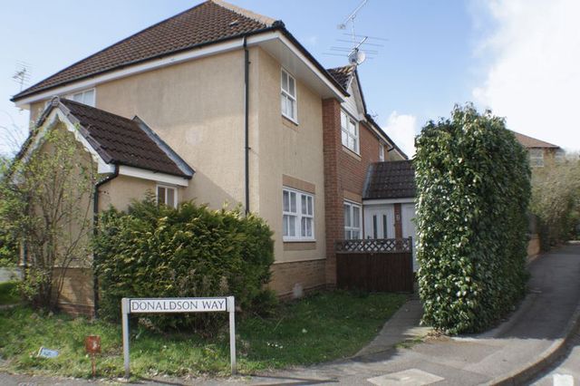  Image of 1 bedroom Terraced house to rent in Donaldson Way Woodley Reading RG5 at Donaldson Way, Woodley, Reading, RG5 4XL