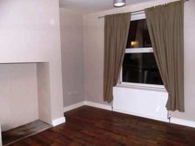  Image of 2 bedroom Terraced house to rent in Woodview Place Beeston Leeds LS11 at Beeston Leeds West Yorkshire, LS11 6LD