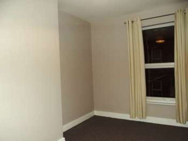  Image of 2 bedroom Terraced house to rent in Woodview Place Beeston Leeds LS11 at Beeston Leeds West Yorkshire, LS11 6LD
