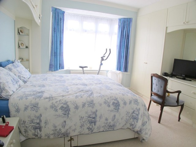  Image of 4 bedroom Bungalow for sale in Wootton Road Lee-on-the-Solent PO13 at Wootton Road  Lee-On-The-Solent, PO13 9HB