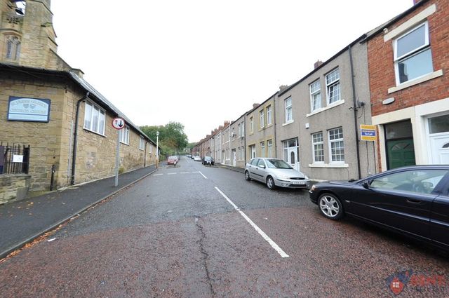  Image of 3 bedroom Flat to rent in Wordsworth Street Gateshead NE8 at Wordsworth Street Felling Gateshead, NE8 3HE
