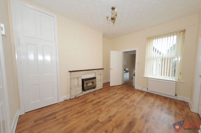 Image of 3 bedroom Flat to rent in Wordsworth Street Gateshead NE8 at Wordsworth Street Felling Gateshead, NE8 3HE
