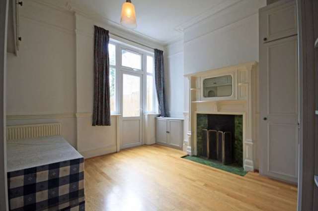  Image of 2 bedroom Flat for sale in Wormholt Road London W12 at Wormholt Road Shepherds Bush London, W12 0LS