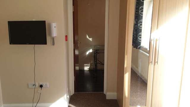  Image of Studio flat to rent in Worton Gardens Isleworth TW7 at Worton Gardens  Isleworth, TW7 4BD