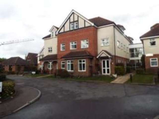  Image of 1 bedroom Flat for sale in Limpsfield Road Warlingham CR6 at 303 Limpsfield Road Warlingham Warlingham, CR6 9RL