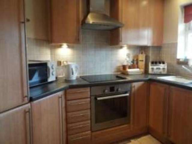  Image of 1 bedroom Flat for sale in Limpsfield Road Warlingham CR6 at 303 Limpsfield Road Warlingham Warlingham, CR6 9RL