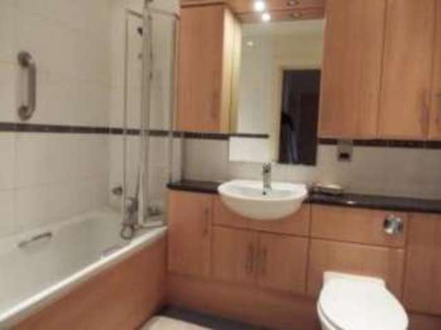  Image of 1 bedroom Flat for sale in Limpsfield Road Warlingham CR6 at 303 Limpsfield Road Warlingham Warlingham, CR6 9RL