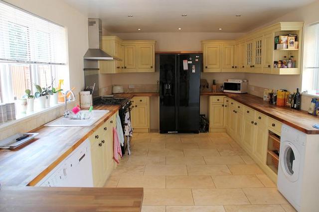  Image of 5 bedroom Detached house to rent in York Road Woking GU22 at Woking, GU22 7XR