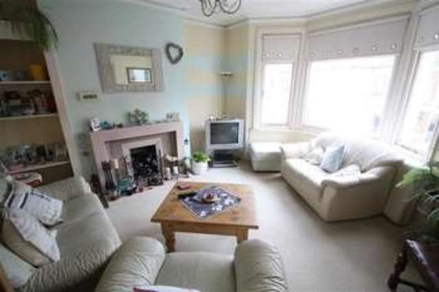  Image of 1 bedroom Flat for sale in York Road Worthing BN11 at Worthing, BN11 3EN