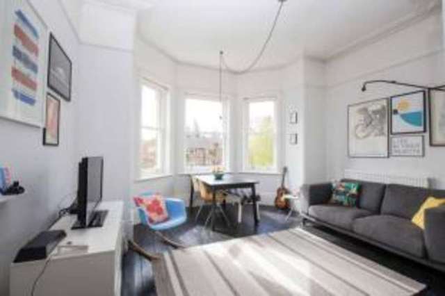  Image of 1 bedroom Flat for sale in Clandon Road Guildford GU1 at 23 Clandon Road Guildford Guildford, GU1 2DR