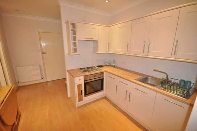  Image of 2 bedroom Flat to rent in Montpelier Road London W5 at Ealing, W5 2QT