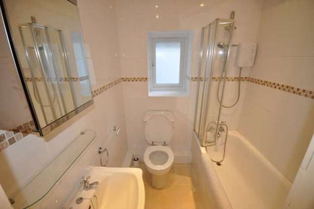  Image of 2 bedroom Flat to rent in Montpelier Road London W5 at Ealing, W5 2QT