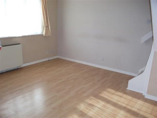  Image of 2 bedroom Cluster House to rent in Simonsbath Furzton Milton Keynes MK4 at Simonsbath Furzton Milotn Keynes, MK4 1DR