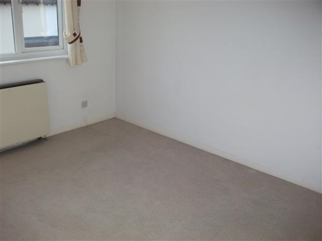  Image of 2 bedroom Cluster House to rent in Simonsbath Furzton Milton Keynes MK4 at Simonsbath Furzton Milotn Keynes, MK4 1DR
