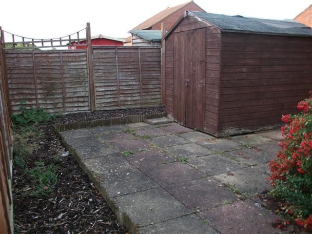  Image of 2 bedroom Cluster House to rent in Simonsbath Furzton Milton Keynes MK4 at Simonsbath Furzton Milotn Keynes, MK4 1DR