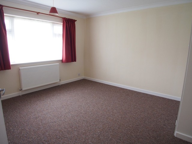  Image of 2 bedroom Bungalow to rent in Adur Avenue Worthing BN13 at WORTHING, BN13 3NA