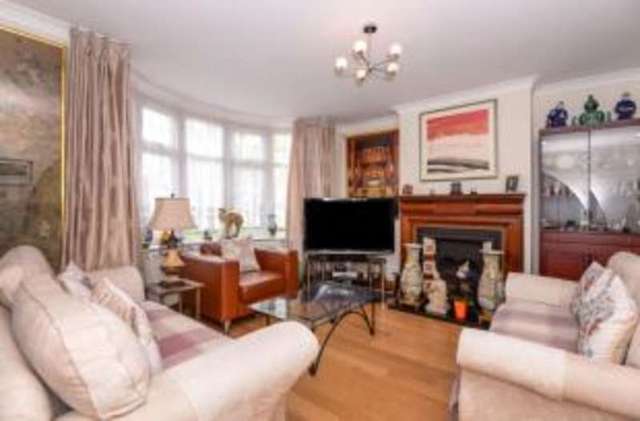  Image of 4 bedroom Semi-Detached house for sale in Alverstone Avenue East Barnet Barnet EN4 at East Barnet Barnet East Barnet, EN4 8EB
