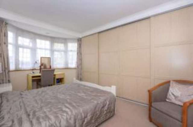  Image of 4 bedroom Semi-Detached house for sale in Alverstone Avenue East Barnet Barnet EN4 at East Barnet Barnet East Barnet, EN4 8EB