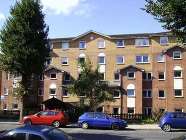  Image of 2 bedroom Retirement Property for sale in Holland Road Hove BN3 at 100-106 Holland Road  Hove, BN3 1LU
