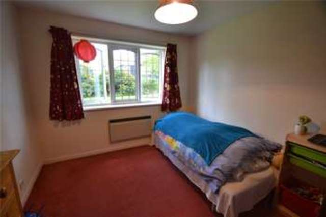  Image of 1 bedroom Apartment for sale in Aragon Court Bracknell RG12 at Bracknell Berkshire Easthampstead, RG12 7AS