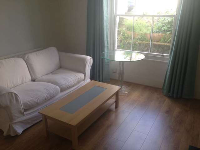  Image of 1 bedroom Flat to rent in Askew Crescent London W12 at Askew Crescent Shepherds Bush London, W12 9DN