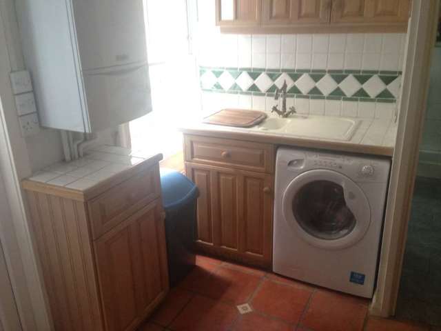  Image of 1 bedroom Flat to rent in Askew Crescent London W12 at Askew Crescent Shepherds Bush London, W12 9DN