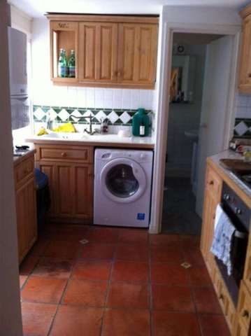  Image of 1 bedroom Flat to rent in Askew Crescent London W12 at Askew Crescent Shepherds Bush London, W12 9DN