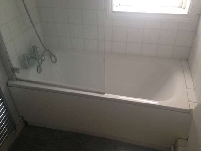  Image of 1 bedroom Flat to rent in Askew Crescent London W12 at Askew Crescent Shepherds Bush London, W12 9DN