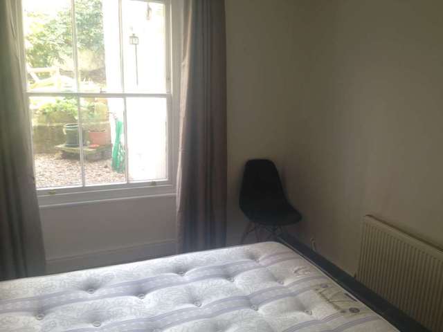  Image of 1 bedroom Flat to rent in Askew Crescent London W12 at Askew Crescent Shepherds Bush London, W12 9DN